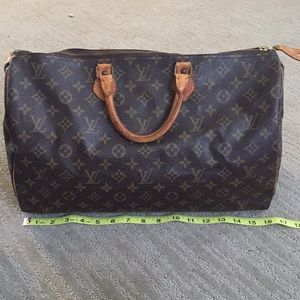 Louis Vuitton Speedy bag